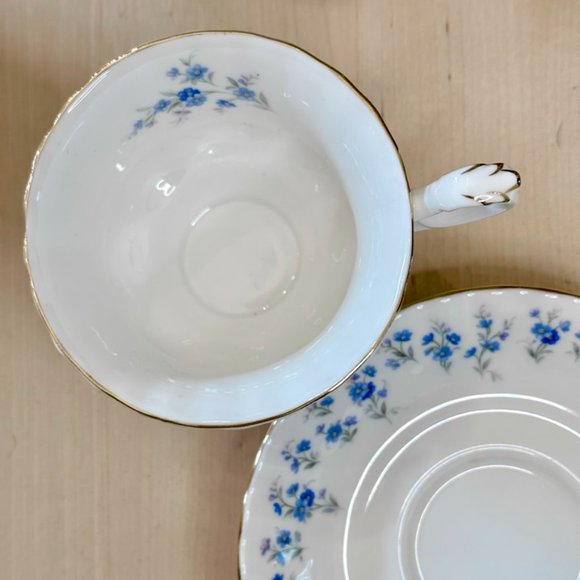 Vintage (1970s) Royal Albert Memory Lane Teacup and Saucer Set - Picture 3 of 7